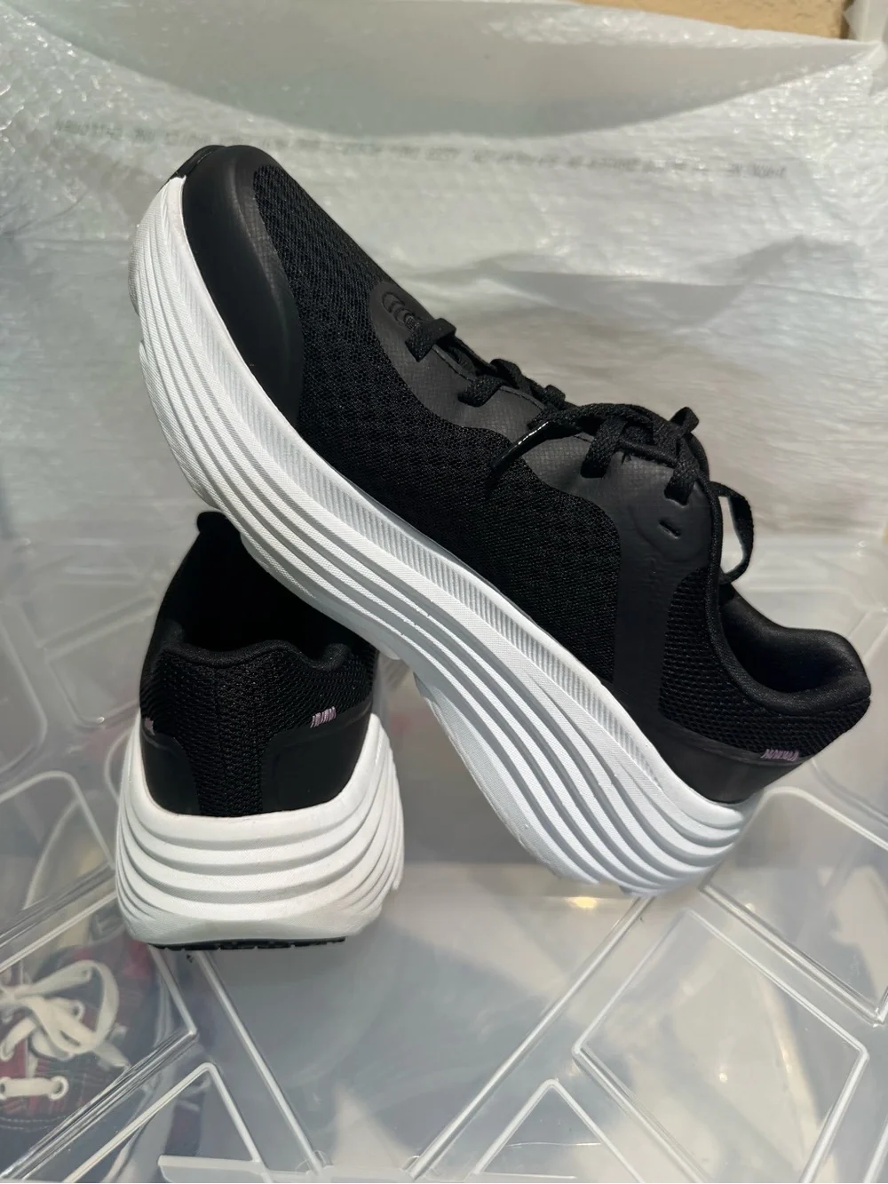 Skechers Max Cushion Sneakers Women’s 7.5 Black White Walking Running Shoes 1294